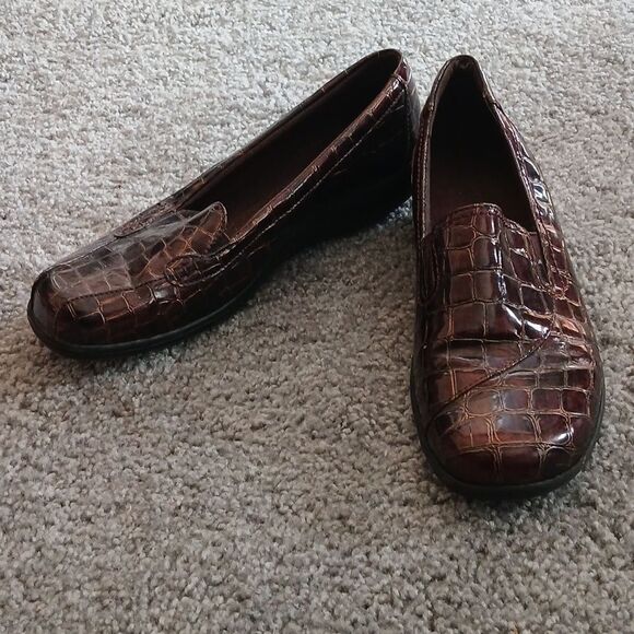 Clarks Women’s Loafer Bendables 64895 croco accent brown  Sz 9 EUC - Picture 1 of 7